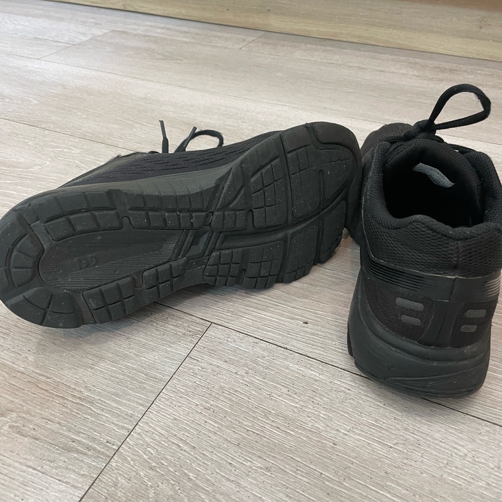 Asics Exercise Sneaker! Great Condition! - image 3